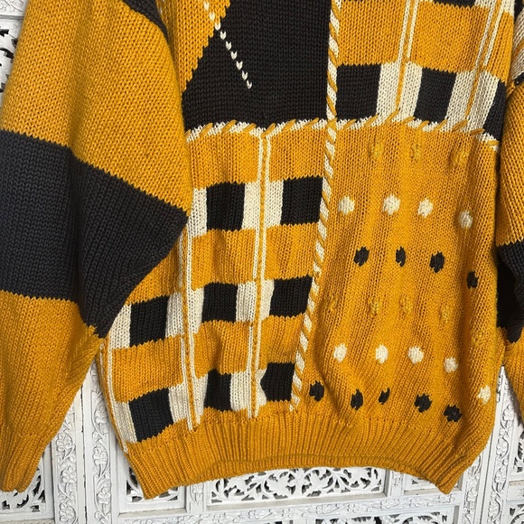 Vintage Black & Yellow Chunky Grannycore Turtleneck Geometric Artsy Sweater - Picture 2 of 7